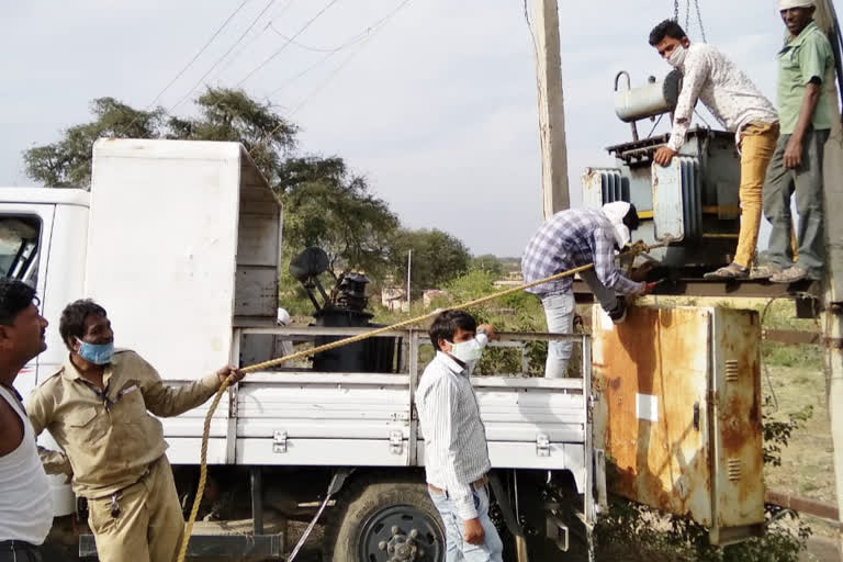 Corona warriors are carrying out their responsibilities every day in ujjain