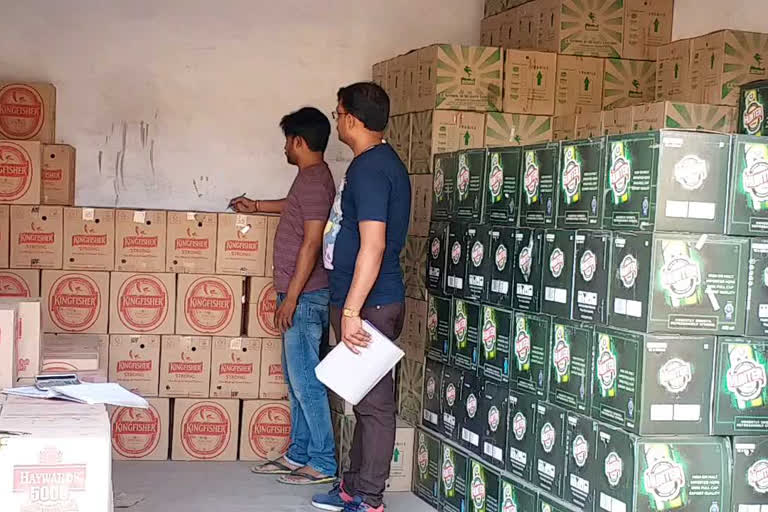 Customers are not reaching liquor shops in Tikamgarh