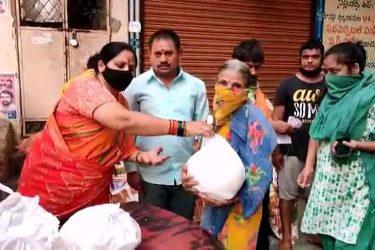 groceries distribution to the slum people by the corporator in hyderabad ramgopal peta