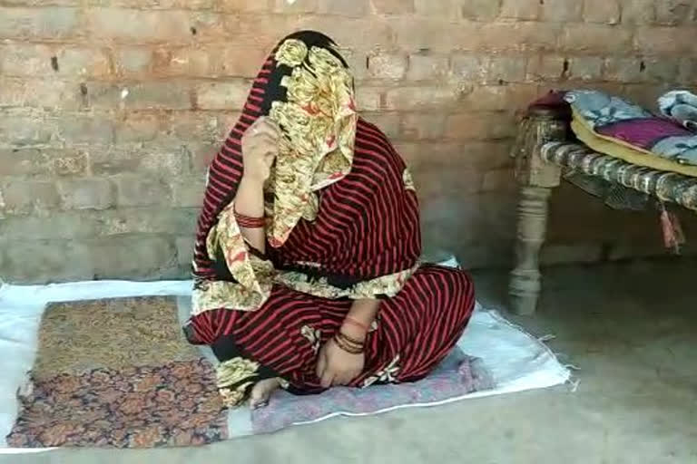 UP:Woman on hunger strike against police inaction in daughter's abduction case