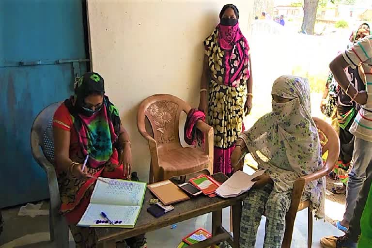 village women following social distancing and making people aware of this in korba