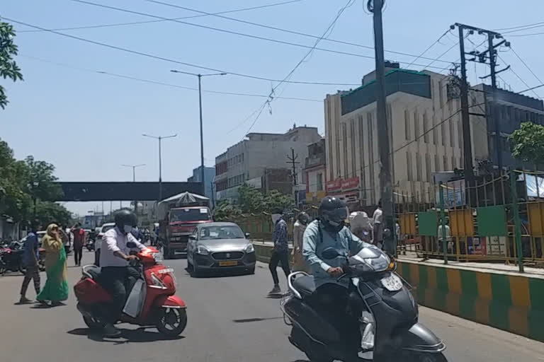 In gaziabad stir has increased on roads during lockdown 3.0