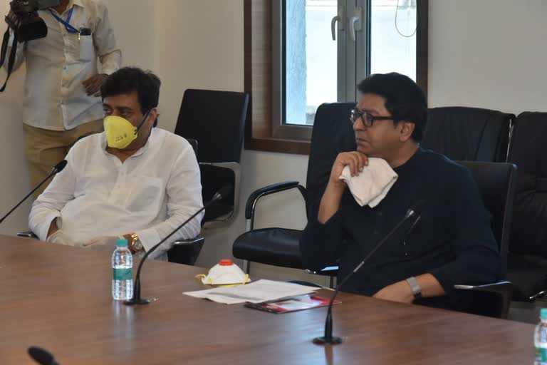 raj-thackeray-in-the-ministry-without-wearing-a-mask