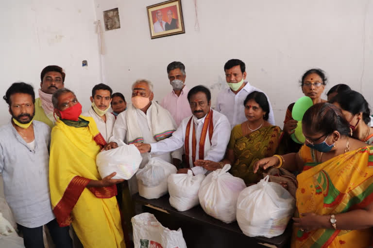 warangal mayor gunda prakash groceries distribution