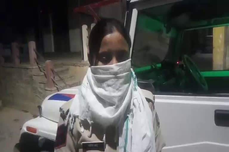 महिला पुलिसकर्मी ने जीप में कराई डिलीवरी, Delivery of woman in police jeep