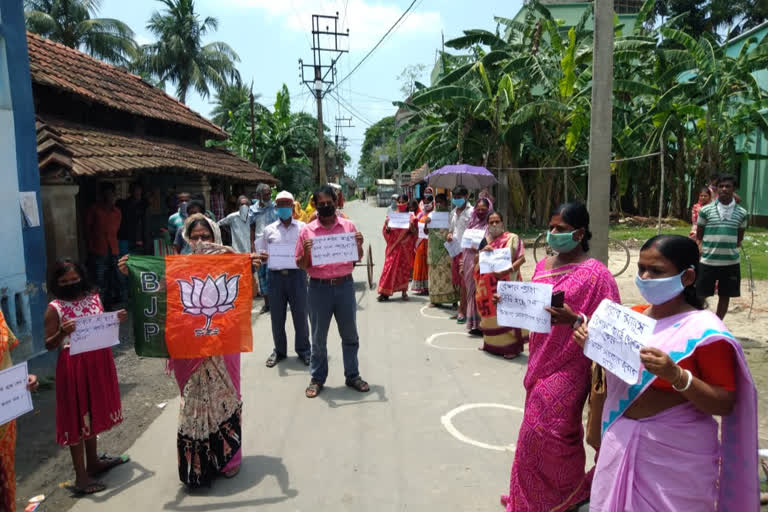 BJP's women's front protests in Mandirbazar