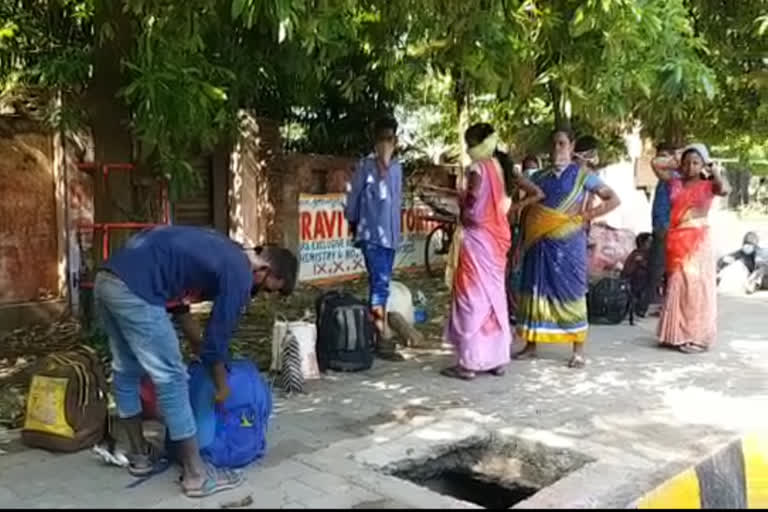 workers reached home on foot in raipur