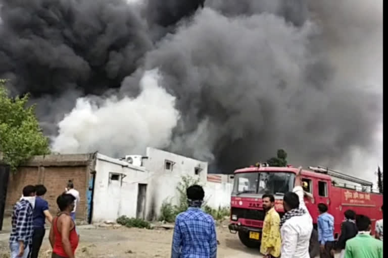 Heavy fire in mattress making company in dhar