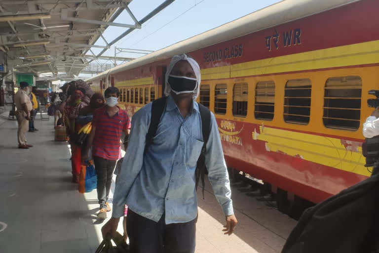 Shramik Special 'train was released from Pune to Madhya Pradesh