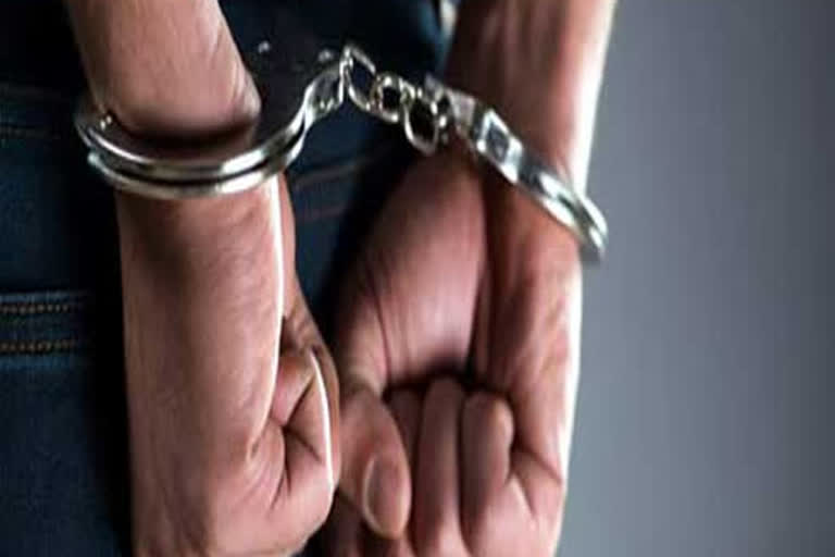 man Arrested for threatening a woman abroad from latehar