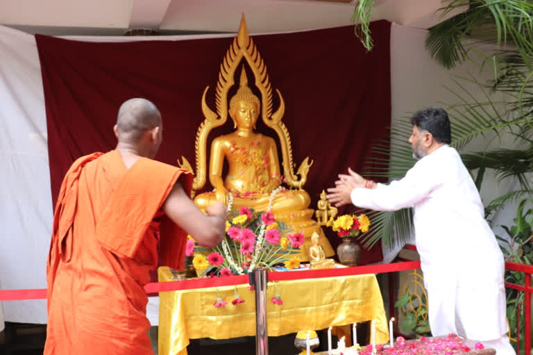 KPCC president DK Sivakumar visited the Buddha Vihara in Gandhinagar