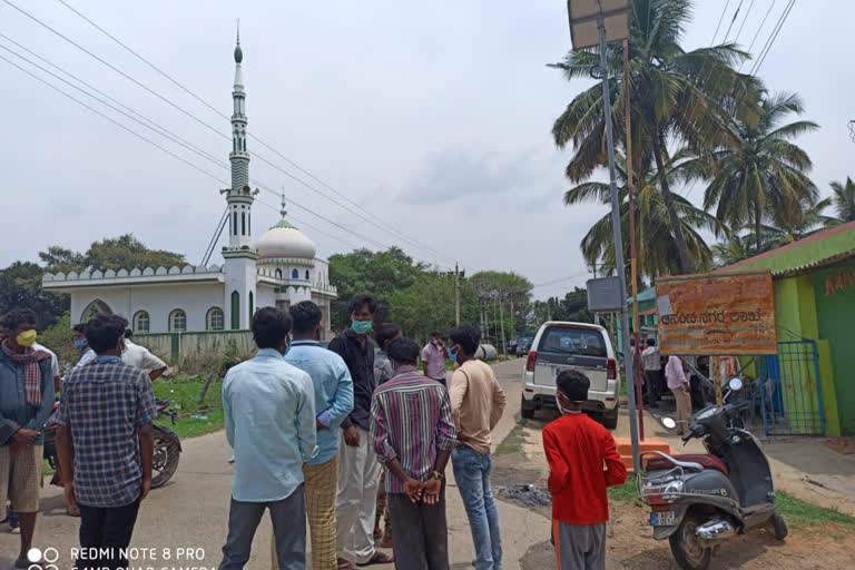 quarrel between the two comin peoples in nelamangala