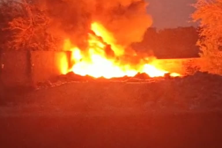 A huge fire broke out in the closed junk warehouse in Dadri