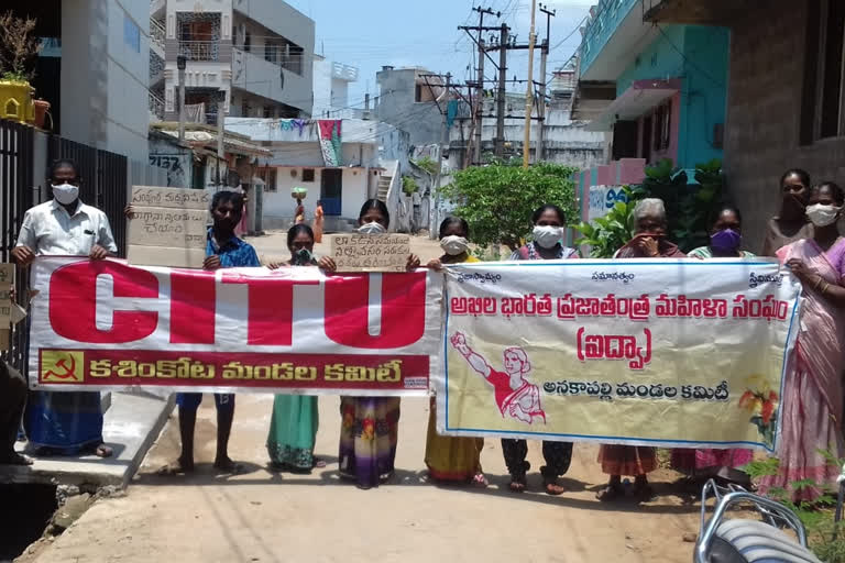 CITU, idhwa protest against liqour shops