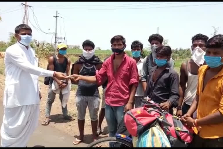 Migrant workers from Madhya Pradesh  reached Bagalkot