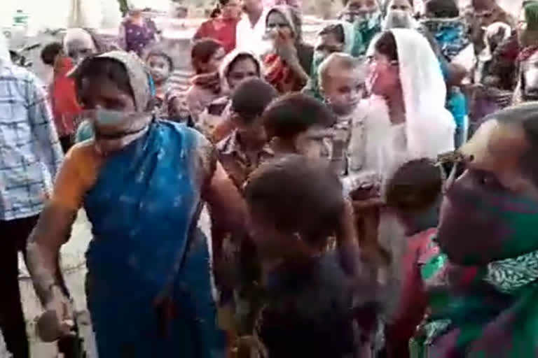 Women Protest Condemn illegal sale of liquor