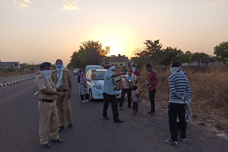 vidhi seva samiti helped migrant labours in badnapur