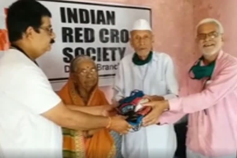 Mahadev Rao Bhagat  with his wife and son