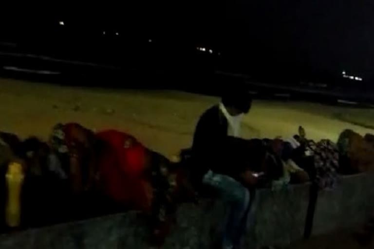 post-gas-leak-people-sleep-on-beach-road-in-vizag