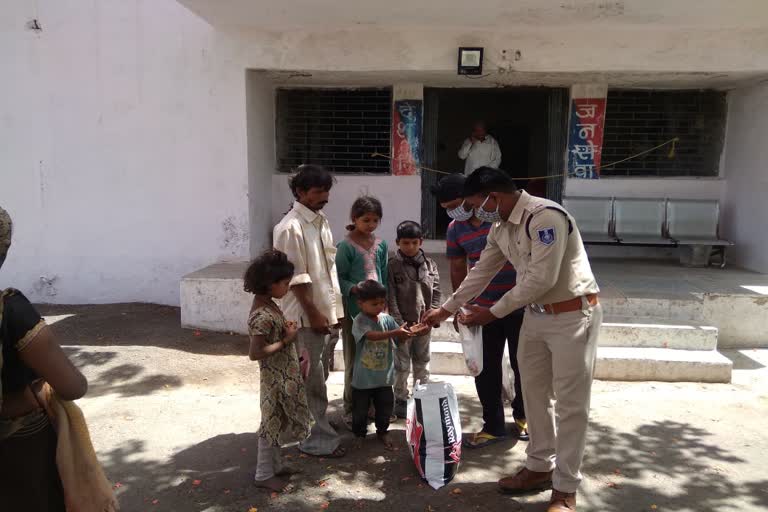 Food for laborers feeding police