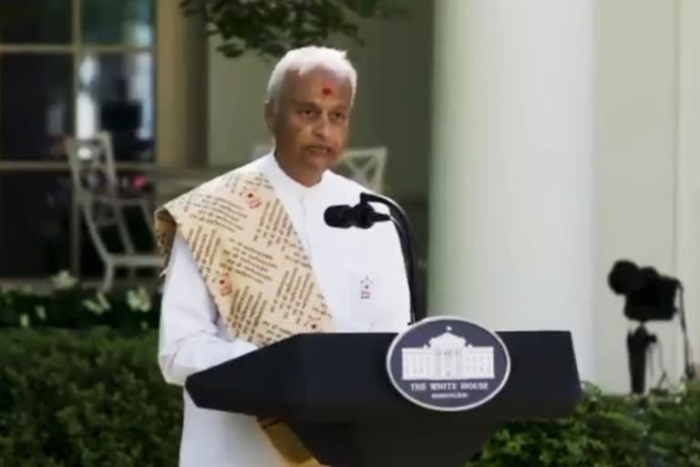 vedic-shanti-path-recited-at-white-house-on-national-day-of-prayer-service