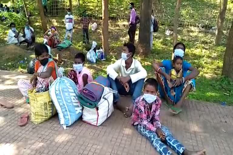 Lockdown in Jharkhand, Ranchi Muri Quarantine Center, Bengal workers trapped in Jharkhand, झारखंड में लॉकडाउन, रांची मूरी क्वॉरेंटाइन सेंटर,  झारखंड में फंसे बंगाल के मजदूर