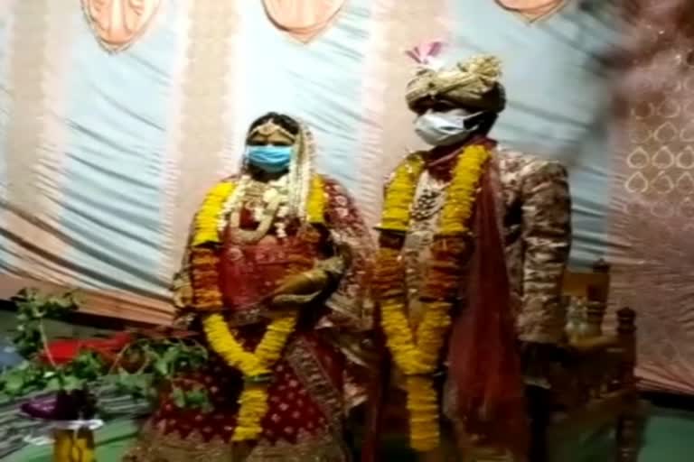 couple got married in lockdown in Balaghat