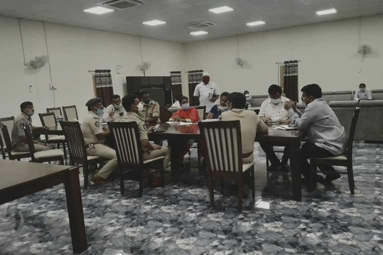 collector meeting with officers to send polavaram immigrants to their hometown