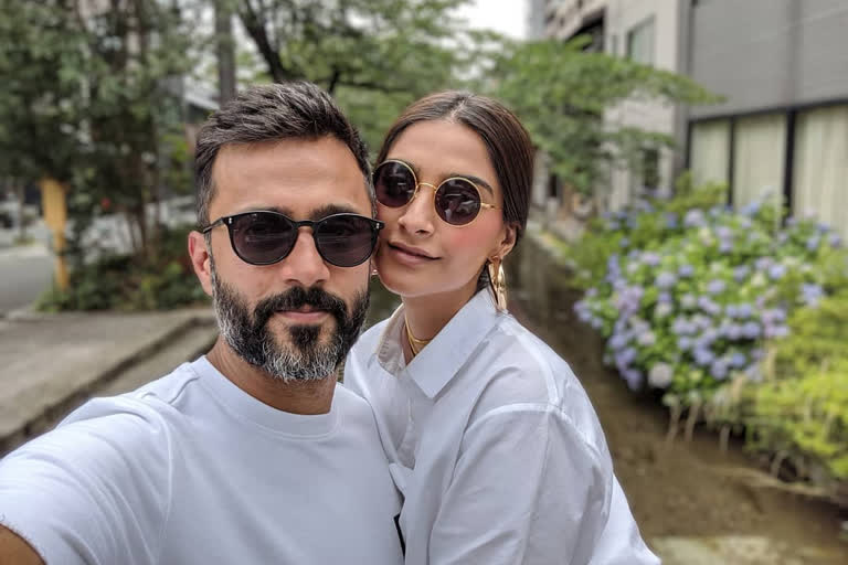 Sonam shares her first ever pic with Anand on 2nd wedding anniversary