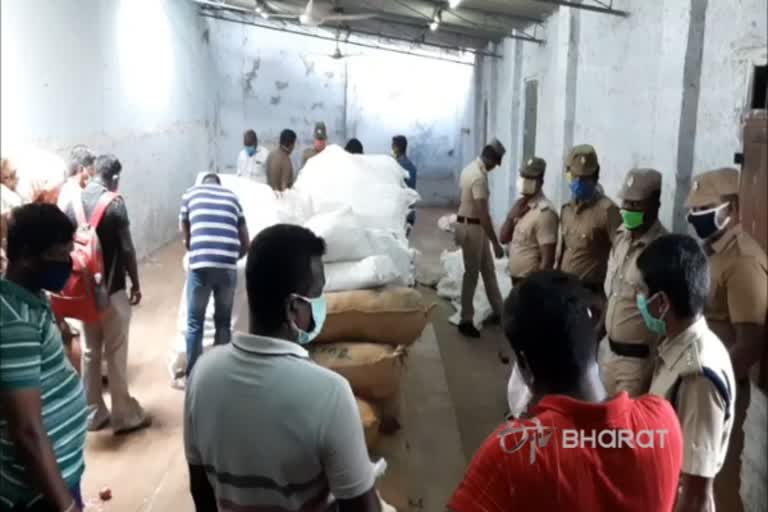 20 lakhs worth gutka seized  குமரி மாவட்டச் செய்திகள்  குட்கா பறிமுதல்  20 லட்சம் ரூபாய் குட்கா பறிமுதல்