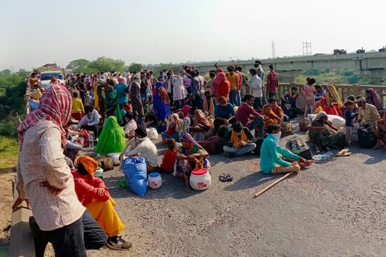 Workers road blockade in Dabra in Gwalior