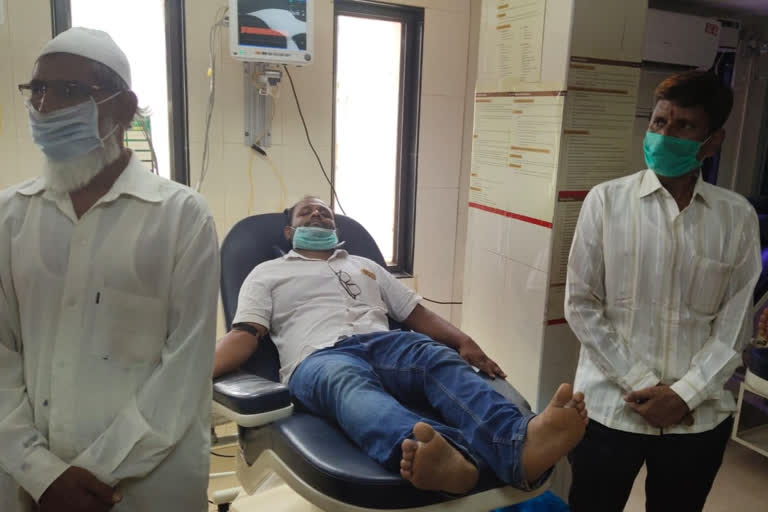 Auto drivers and owners Donate blood in Hubballi