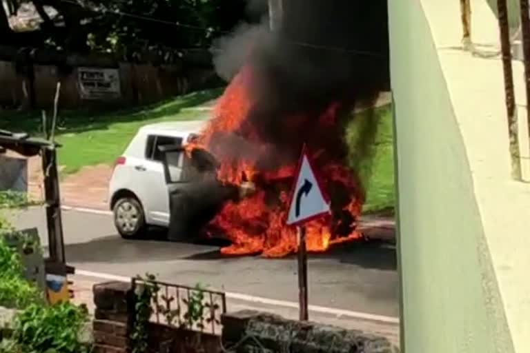 Fire in runing car deoghar