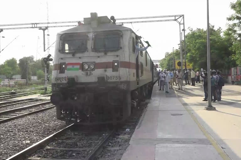 rohtak special train departure for bihar