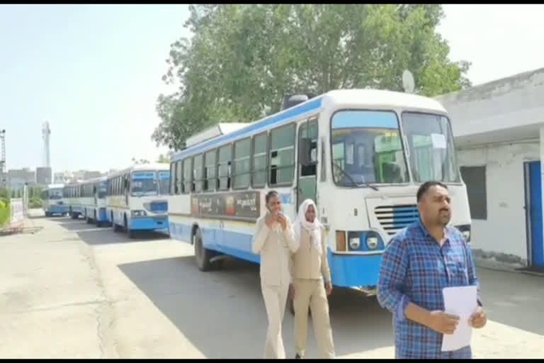 Hr_Gan_Police _stopped_ migrant_ laborers _in_ buses_ from _Narnol _at _Uttar _Pradesh_ border_pkg_Hrc10025