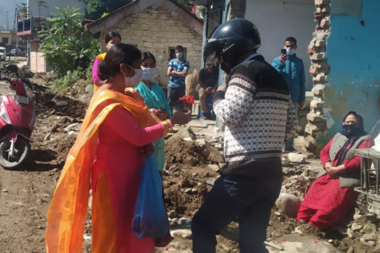 women protest against liquor store