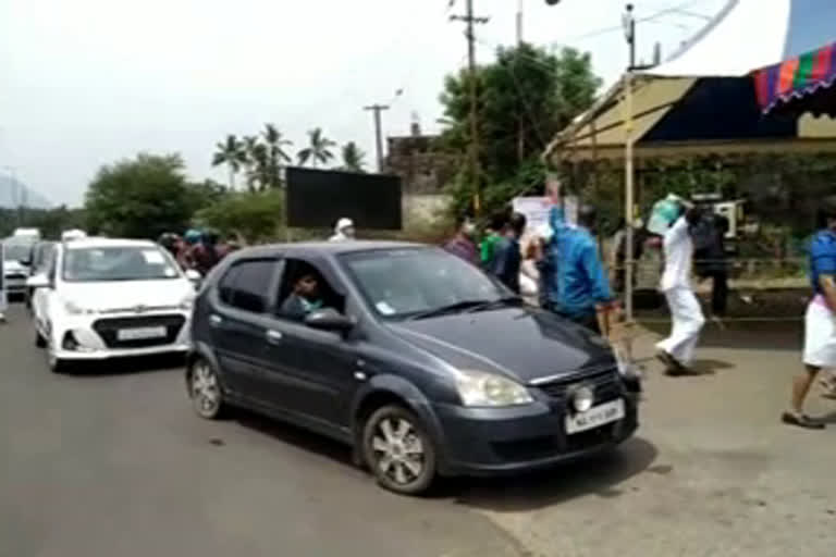 last four days,  9586 people  Valayar checkpoint  വാളയാര്‍ ചെക്ക്പോസ്റ്റ്  യാത്രാ പാസ്  പാലക്കാട്