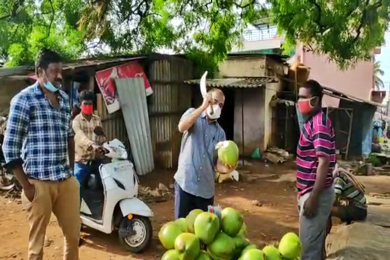 IAS officer cut tender coconut in street side shop