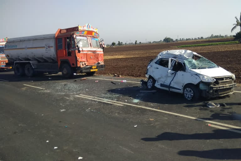 truck-car accident near Jangwad in Atkot