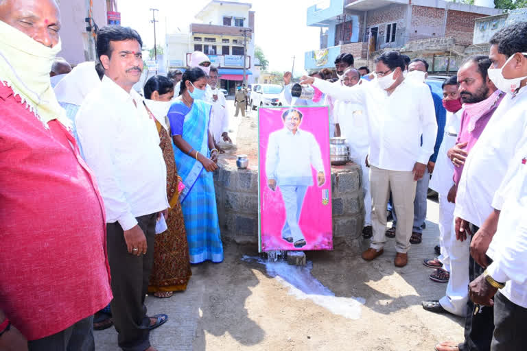 minister palabhishekam to cm kcr