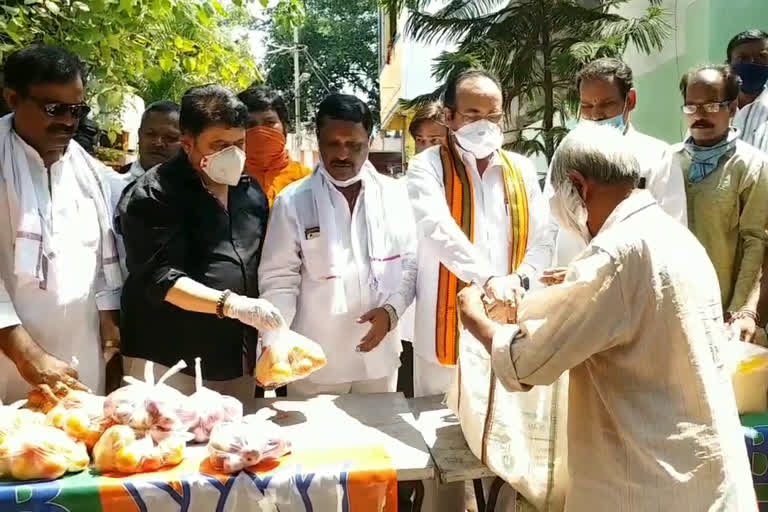 mlc ramachandar rao groceries distribution to the poor in secenderabad