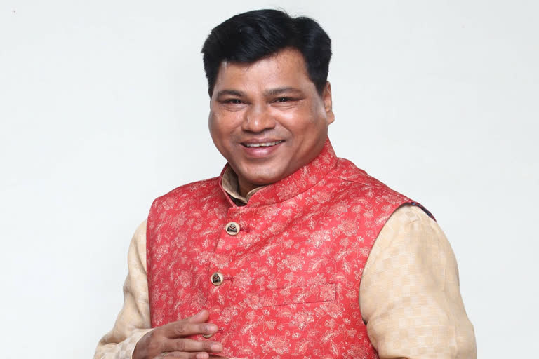 Actor Digambar Naik