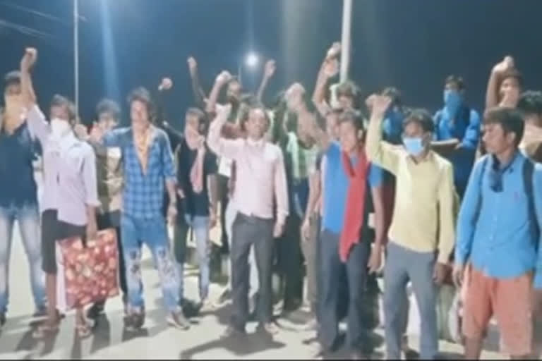 bihar immigrants protest in nellore rajupalem national highway