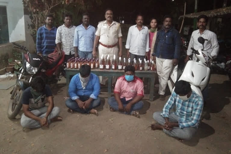 excise officers rides at jeelugumilli and arrest 4 people for bringing illegal liquor