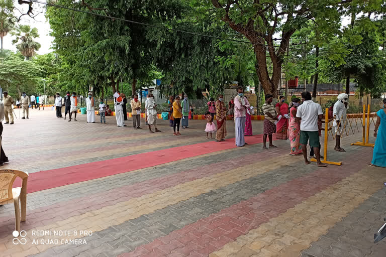 peoples arrievd from different place to gangavati