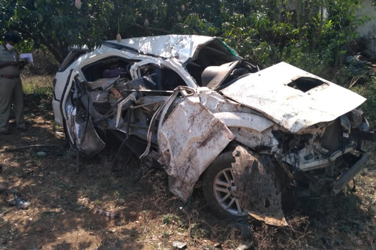 three died in chittor road accident