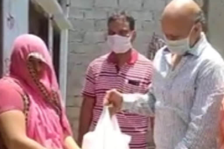 groceries to street vendors and migrant labor at ambarpet in Hyderabad