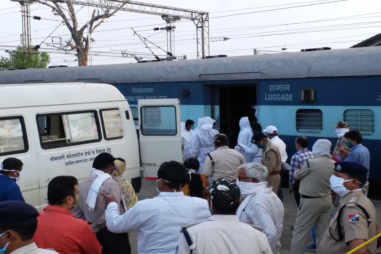 The dead body of the deceased workers was brought