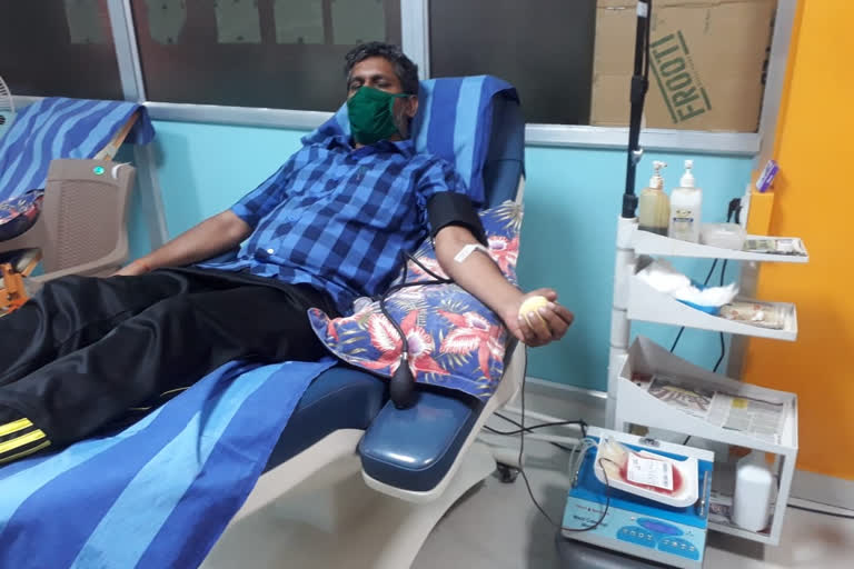 Dharmapuri Government School Teacher donated blood to Salem District child