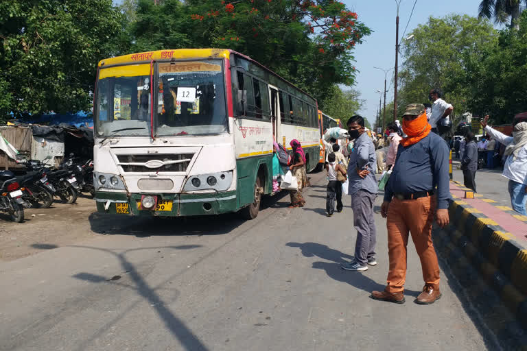 सीतापुर पहुंचे मजदूर